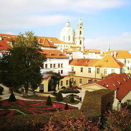 Cozy Near Charles Bridge *